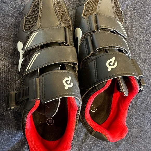 Peloton cycling shoes - Picture 3 of 5
